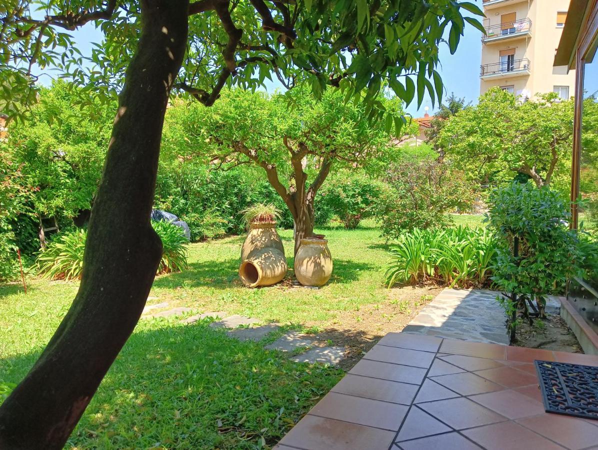 Villetta Con Giardino A Due Passi Dal Mare 因佩里亚 外观 照片