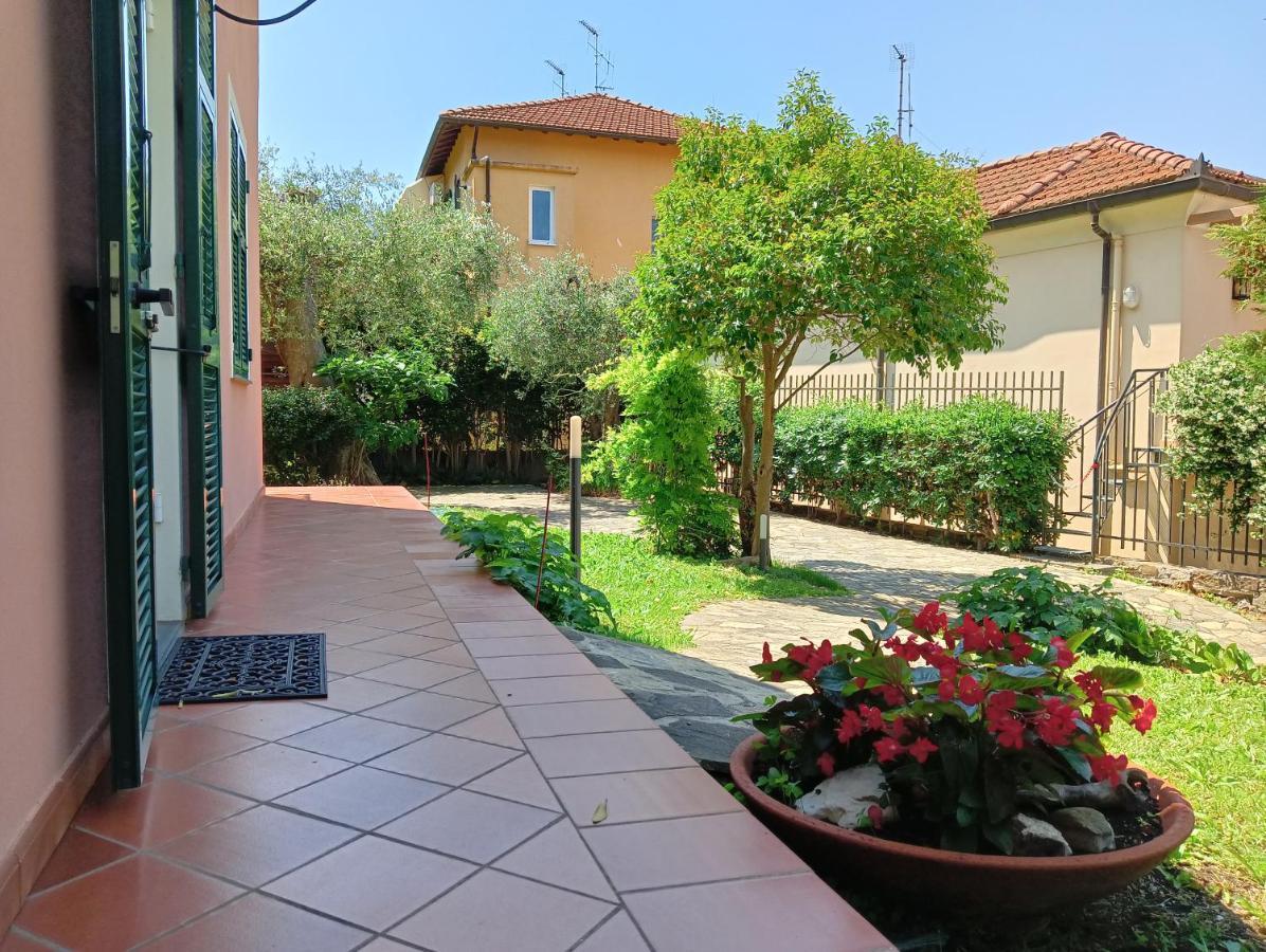 Villetta Con Giardino A Due Passi Dal Mare 因佩里亚 外观 照片