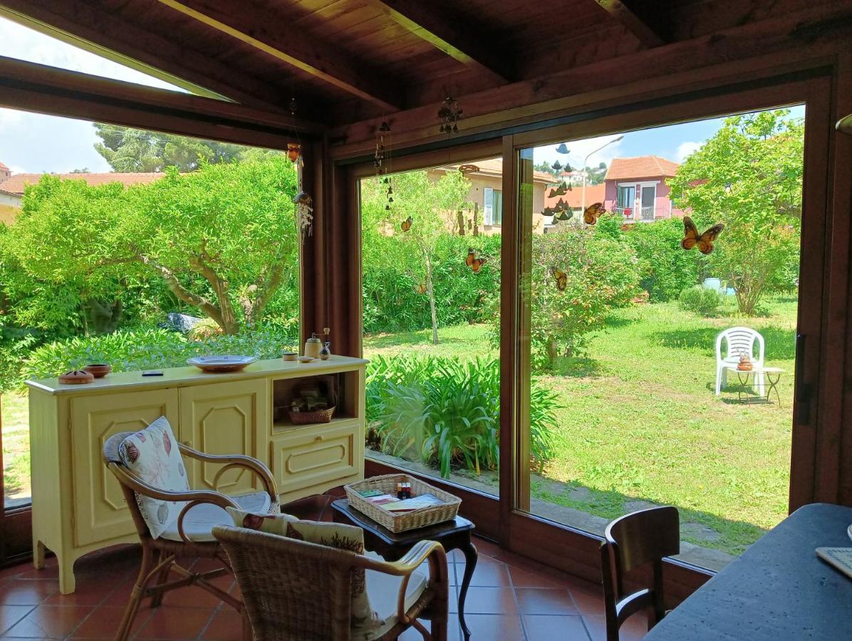 Villetta Con Giardino A Due Passi Dal Mare 因佩里亚 外观 照片